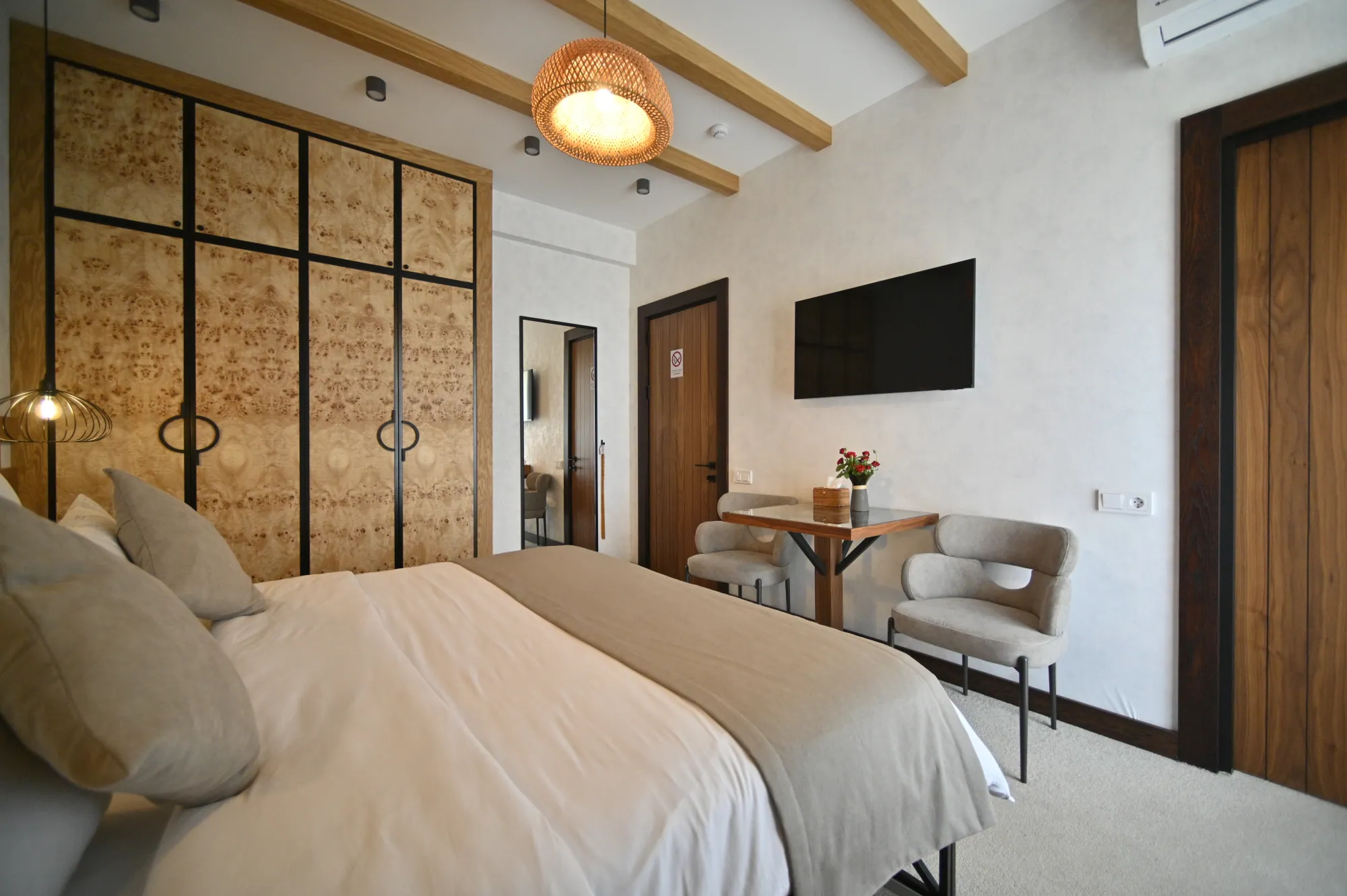 room 6 4th image