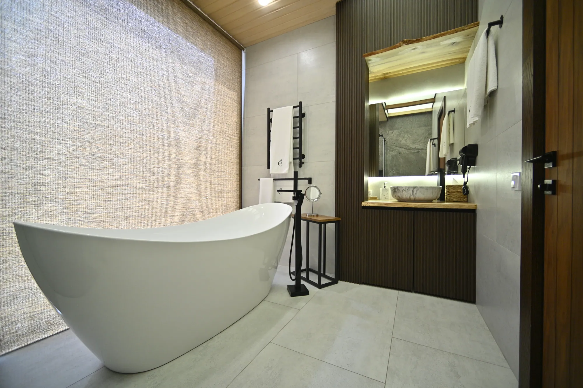 room 7 bathroom 2